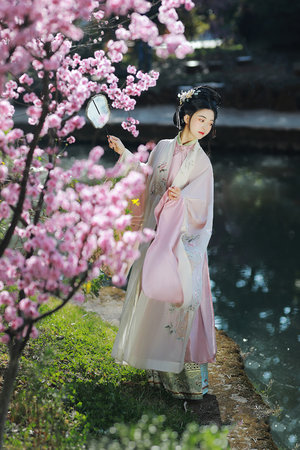 小嫩婦下面好緊好爽視頻